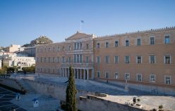 Το Σύνταγμα των πολλών και το Σύνταγμα των λίγων